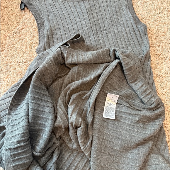 BANANA REPUBLIC Andiamo
Dress~ 100% Fine Merino Wool~ Ribbed Midi Knit Size S - Picture 9 of 9
